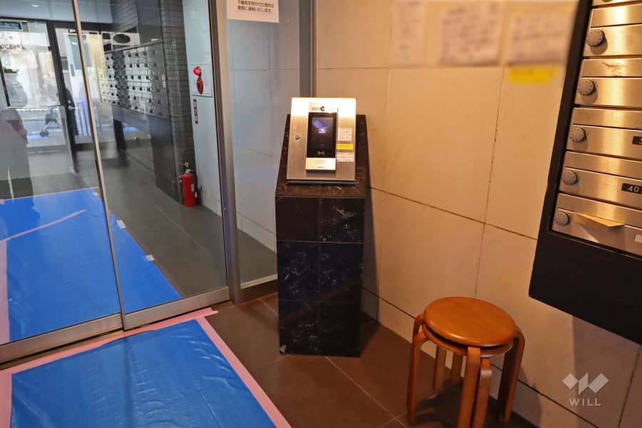 エントランスはオートロック付きです。