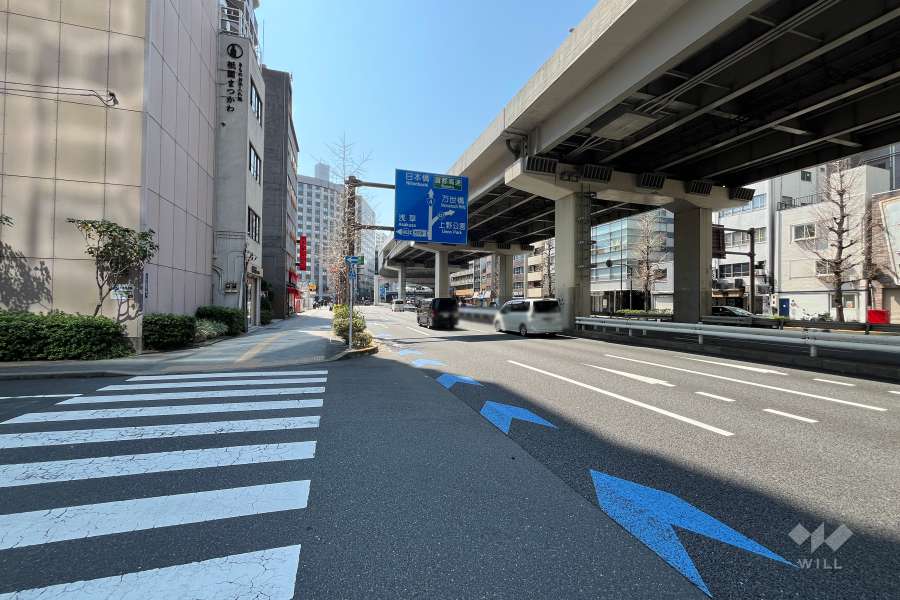 敷地北西側の前面道路　