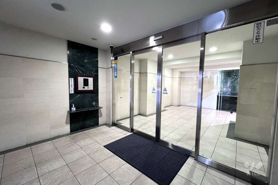 エントランスはオートロック付きです。