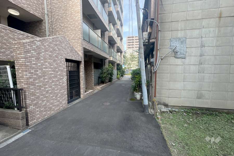 敷地南側の前面道路