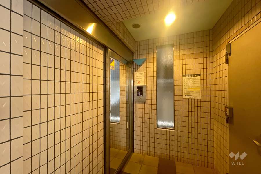 エントランスはオートロック付きです。
