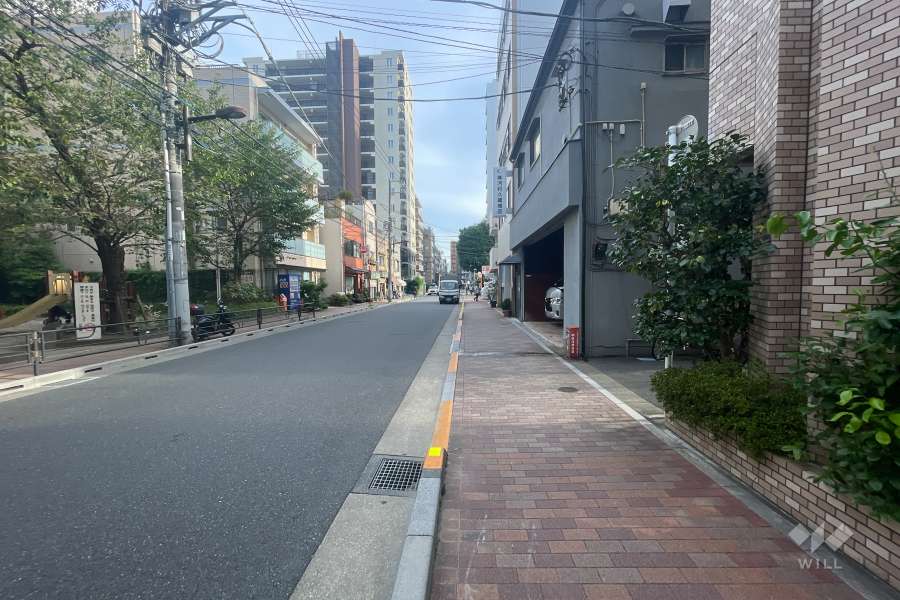 敷地東側の前面道路