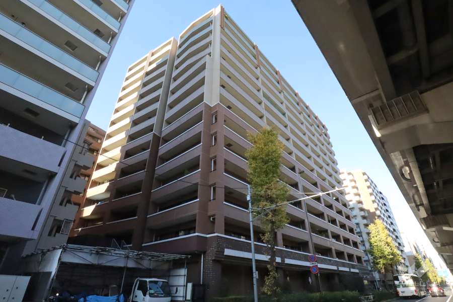 クレストフォルム上野グランステージの外観(南側から)　