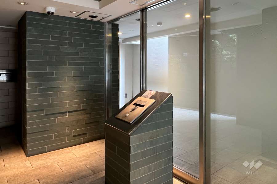 エントランスはオートロック付きです。