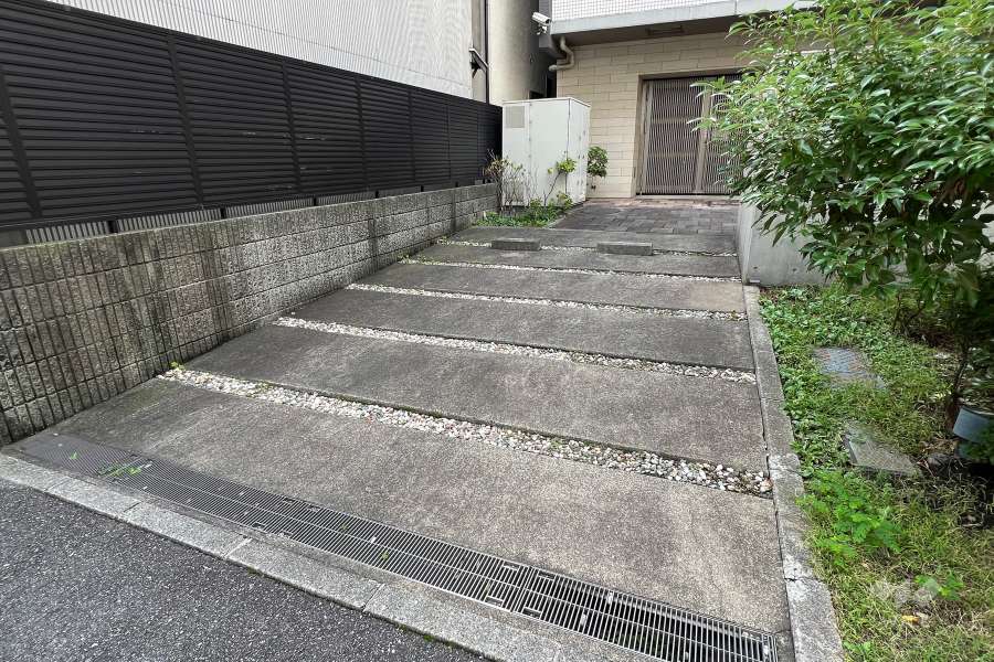 敷地内駐車場（屋外平面式）