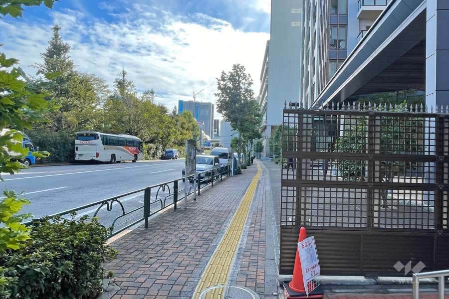 敷地東側の前面道路