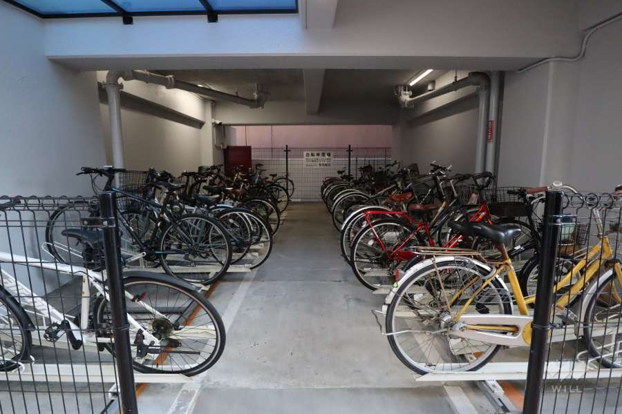 屋内に設けられた駐輪場