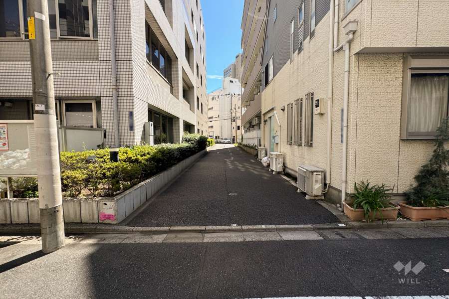 敷地北側の前面道路