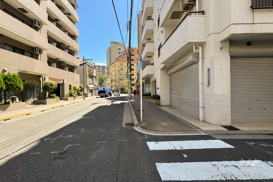 敷地南側の前面道路