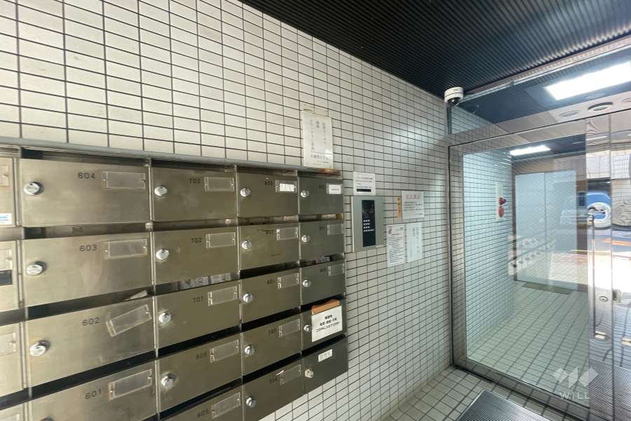 エントランスはオートロック付きです。