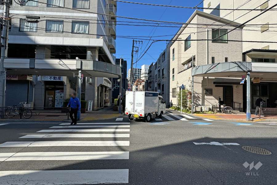 敷地北側の前面道路（東側から）