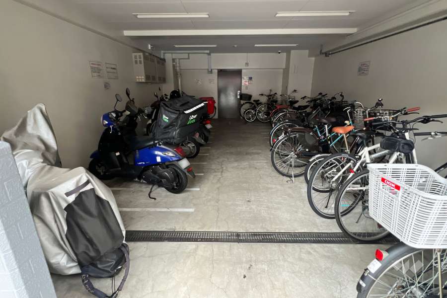 駐輪場とバイク置場