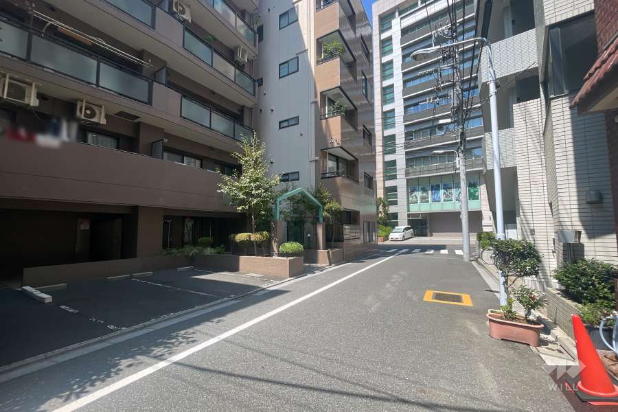 敷地東側の前面道路