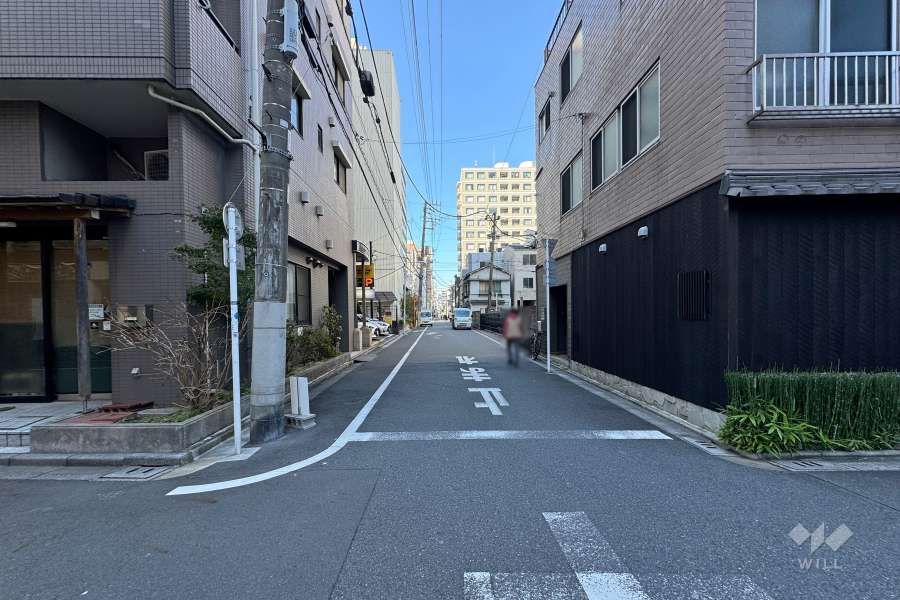 敷地北側の前面道路