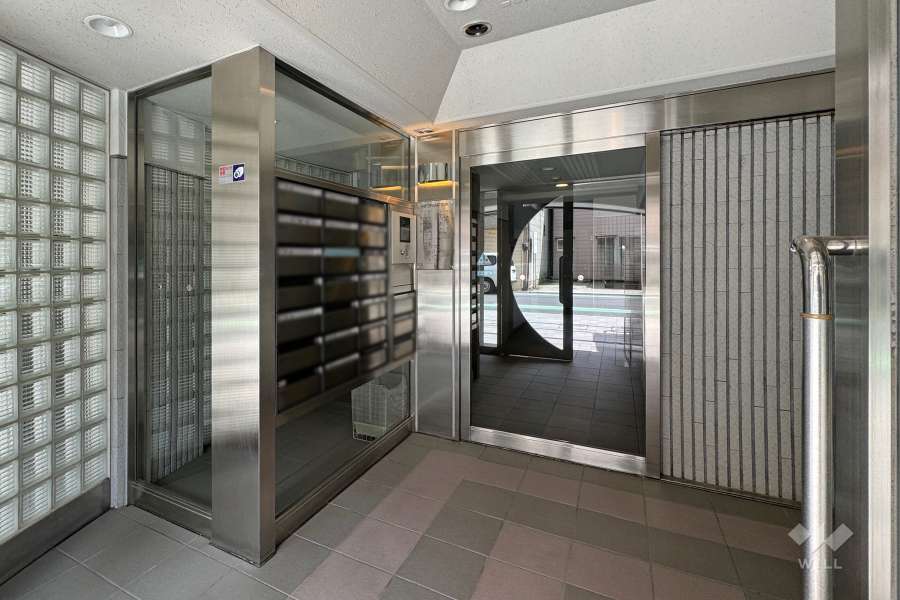 エントランスはオートロック付きです。