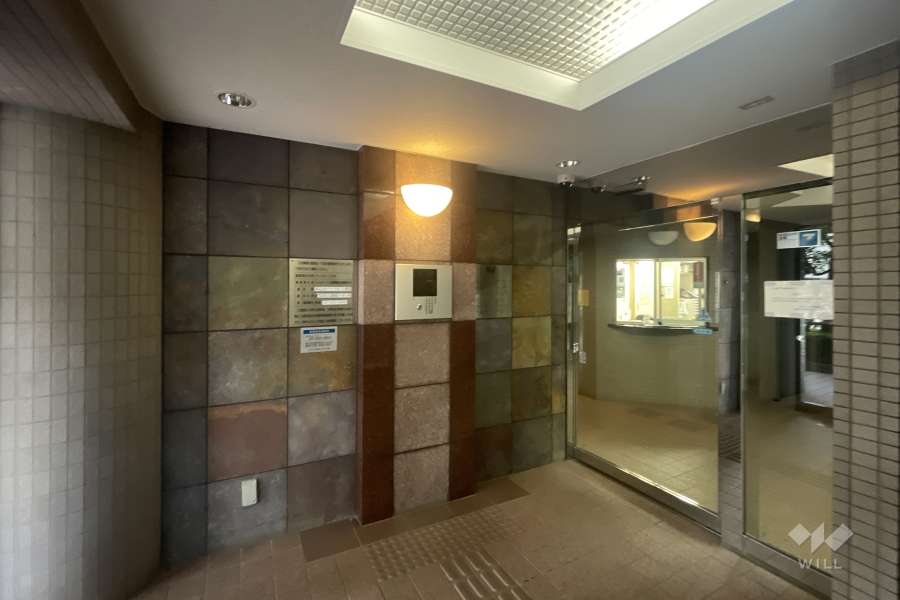 エントランスはオートロック付きです。