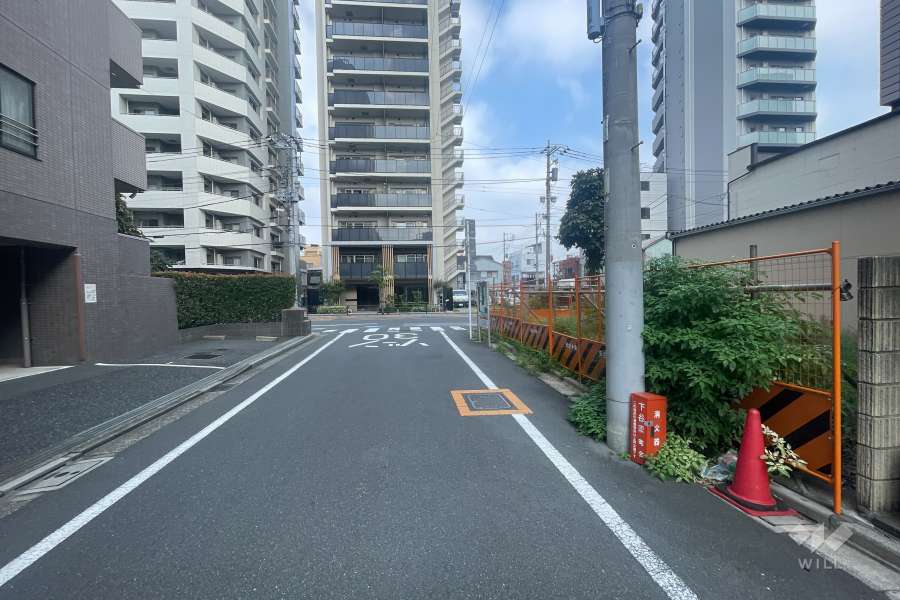 敷地北東側の前面道路