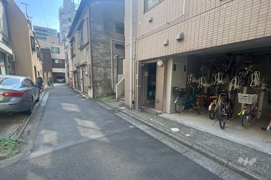 敷地北側の前面道路