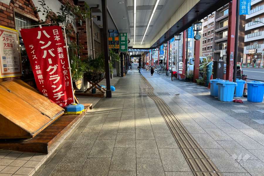 敷地南側の前面道路