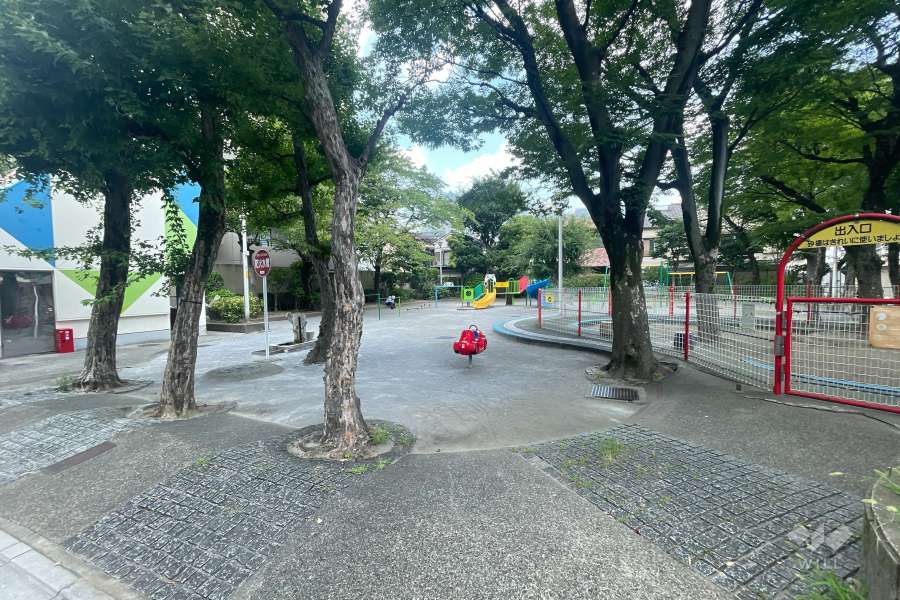 敷地に隣接した台東区立今戸公園