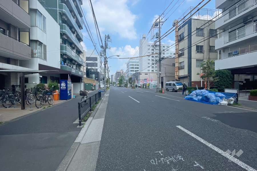 敷地東側の前面道路