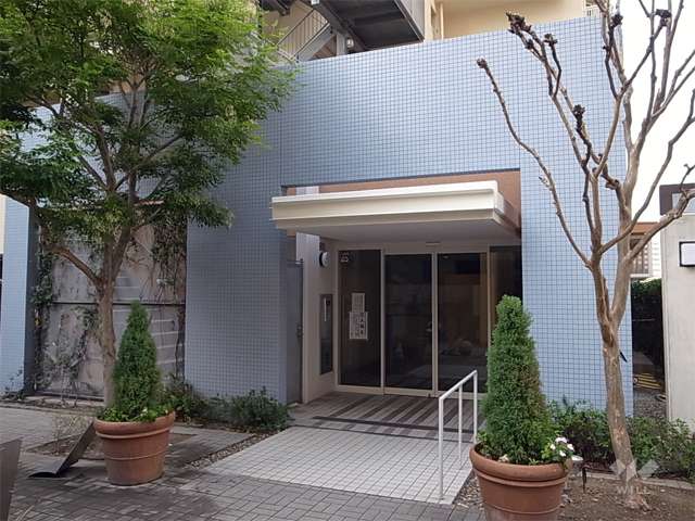 西宮マリナパークシティ海のまち3番館のエントランス（オートロック付き）