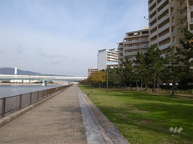 西宮マリナパークシティ海のまち3番館の目の前は海です。