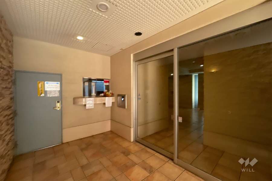 エントランスはオートロック付きです。