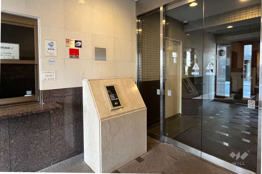 エントランスはオートロック付きです。