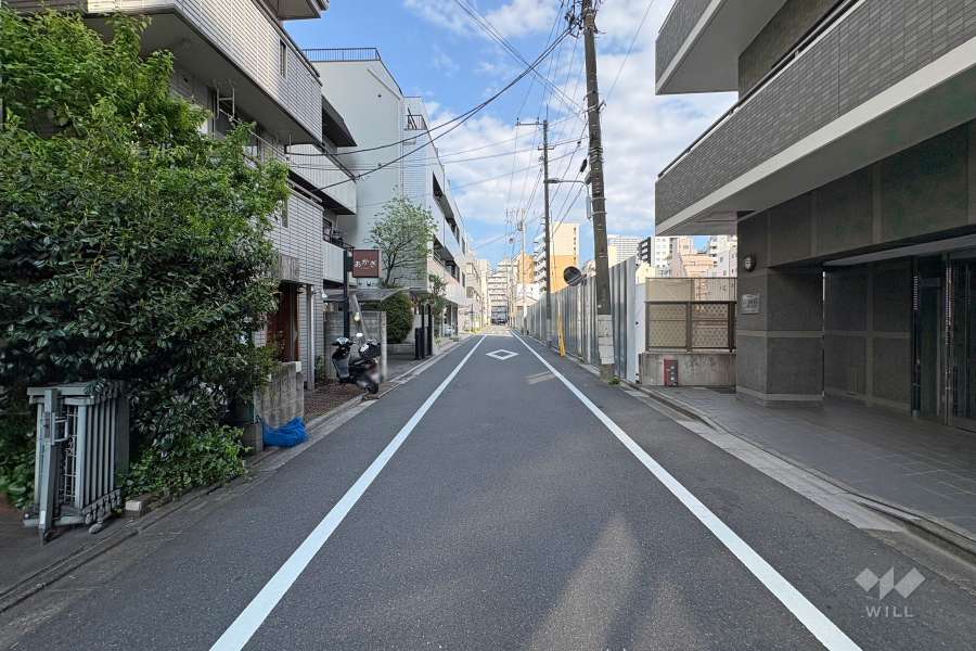 敷地北側の前面道路