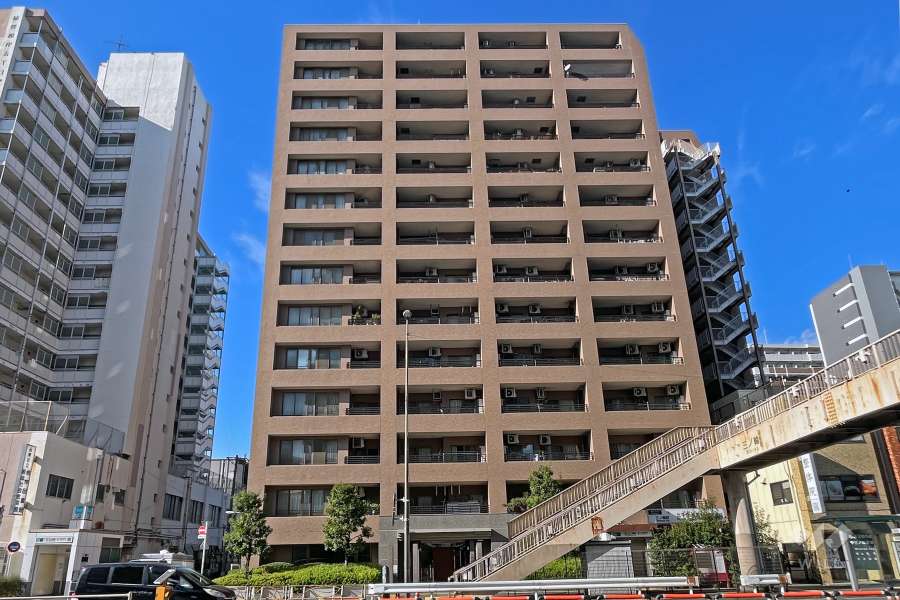 クリオ三ノ輪壱番館の外観（南東側から）