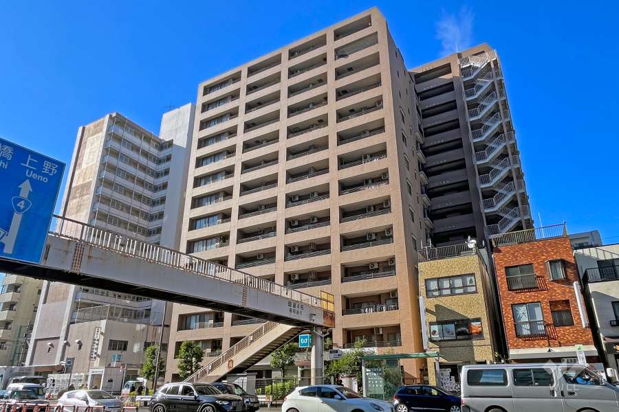 クリオ三ノ輪壱番館の外観（東側から）
