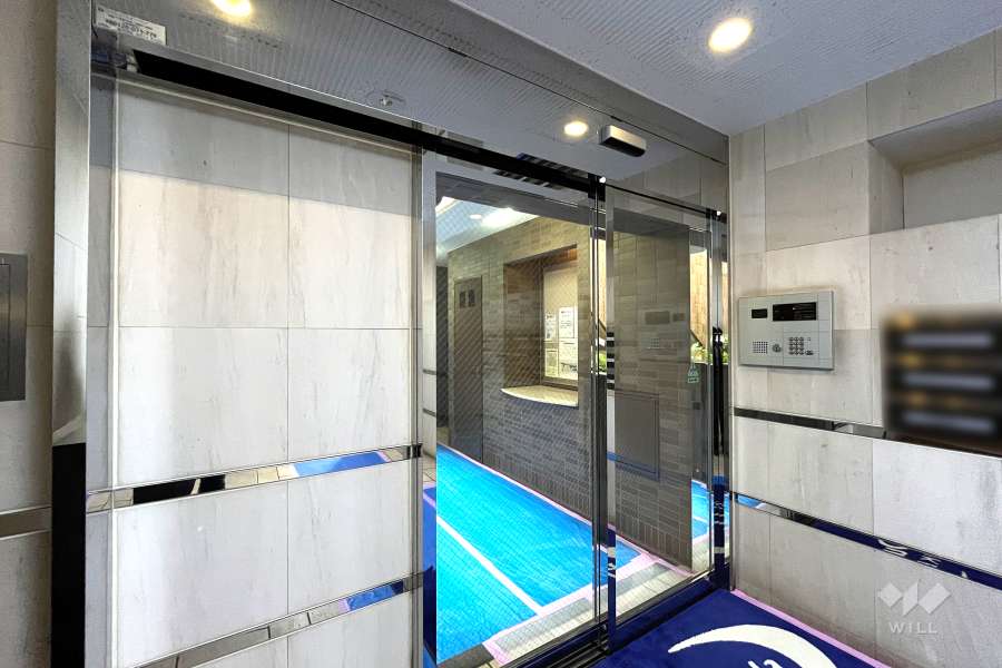 エントランスはオートロック付きです。