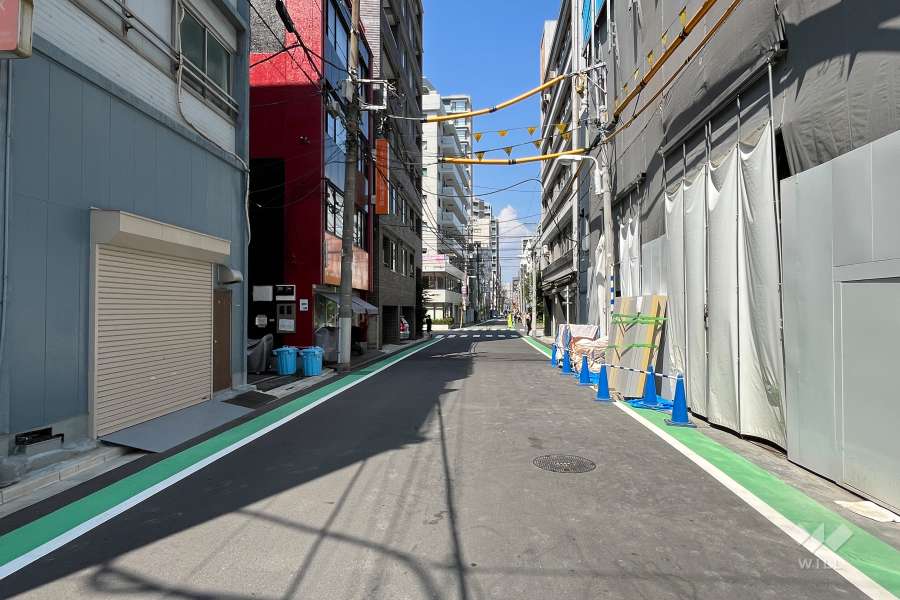 敷地の東側前面道路（南側から）