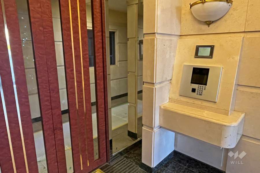 エントランスはオートロック付きです。