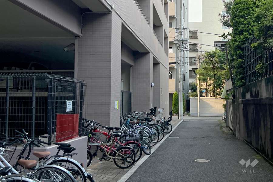 敷地東側の前面道路