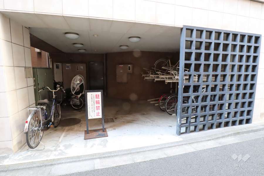 屋内に設けられた駐輪場