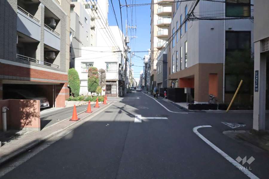 敷地東側の前面道路