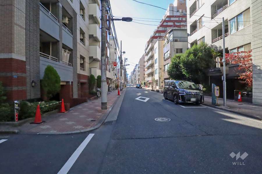 敷地西側の前面道路　