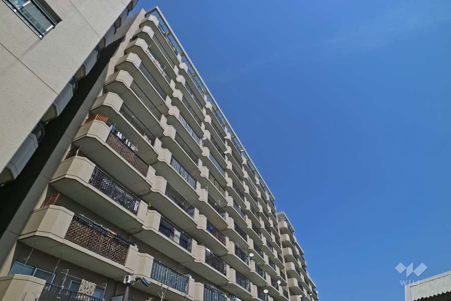 サニードゥエル宝塚C棟の外観（南西側から）