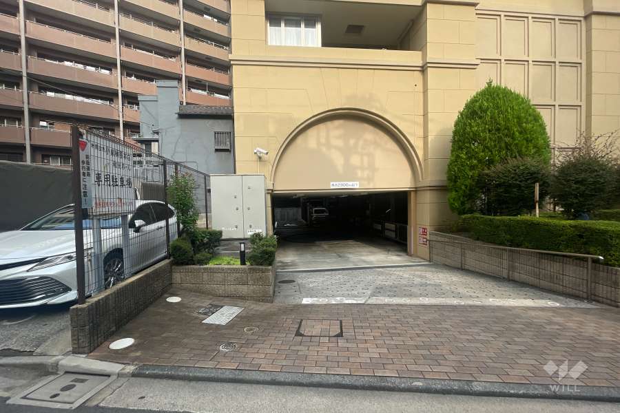 駐車場出入り口