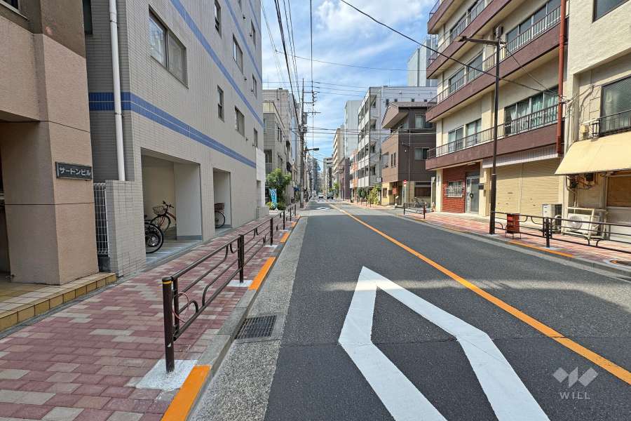 敷地北側の前面道路