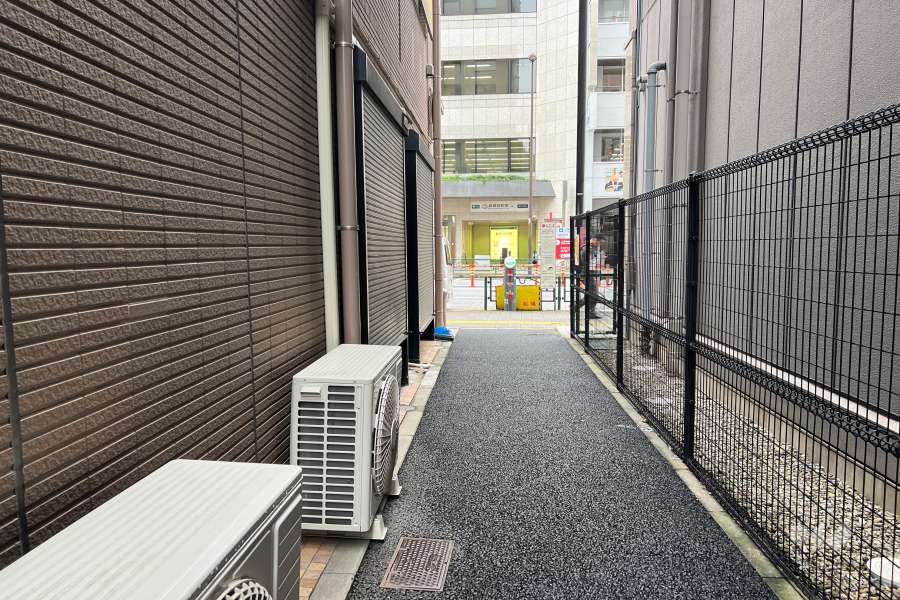 敷地東側の前面道路　