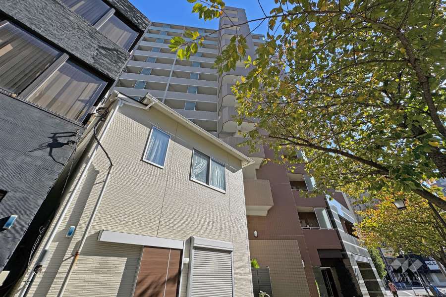 クレストフォルム浅草ブライトコートの外観（西側から）