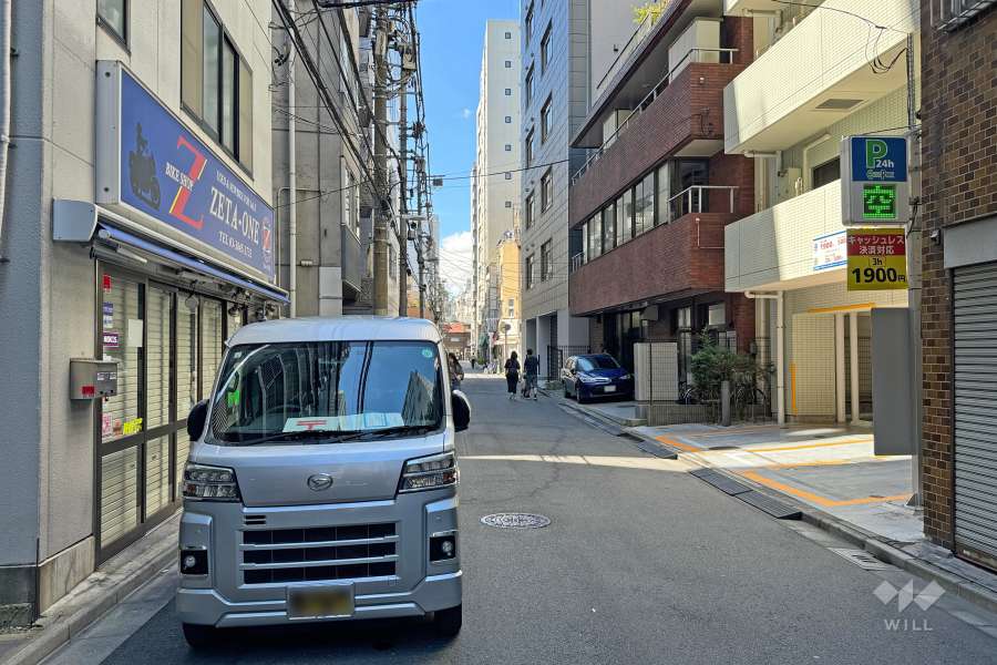 敷地南東側の前面道路（北東側から）