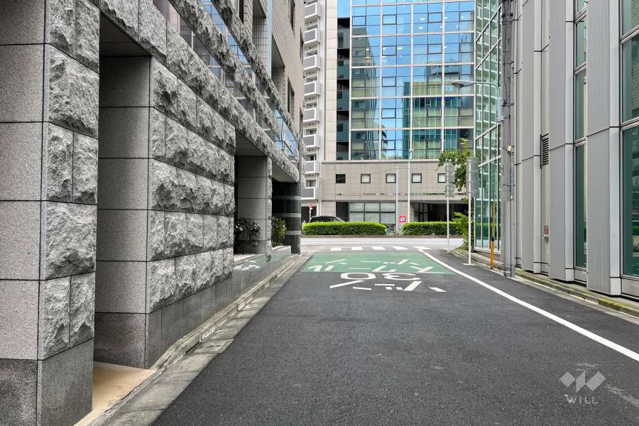 敷地南側の前面道路