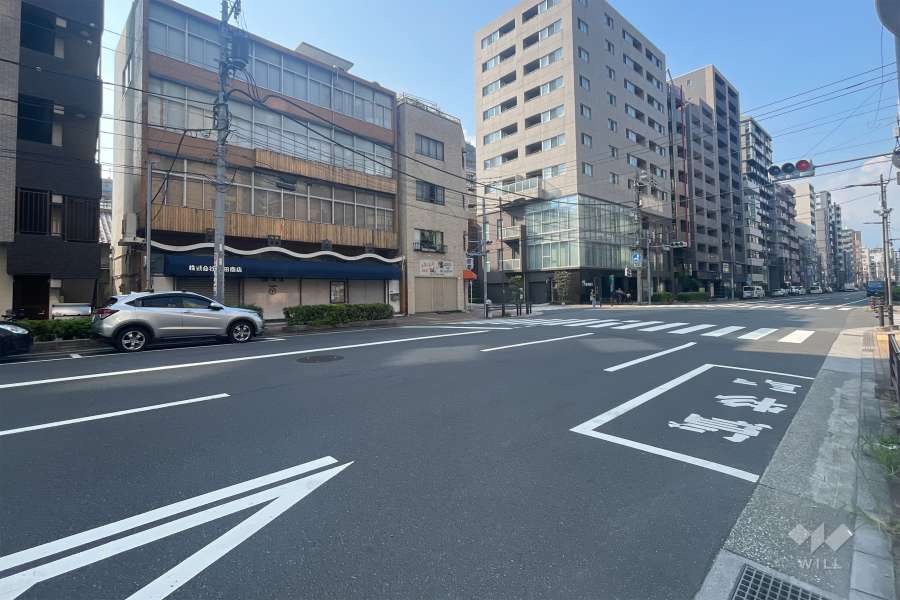 敷地の西側前面道路（南側から）