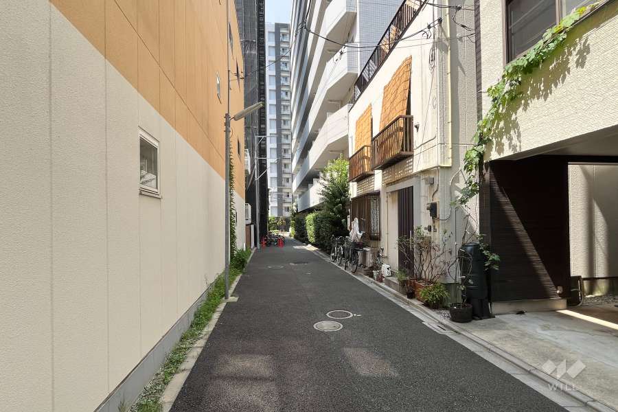 敷地南側の前面道路