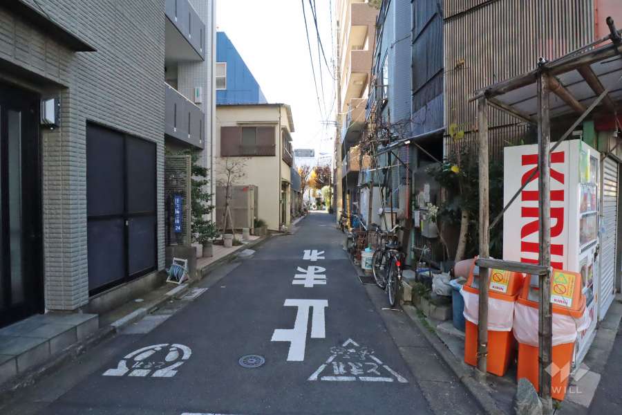 敷地北側の前面道路（東側から）