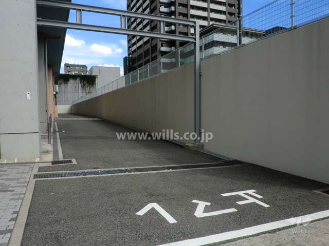 駐車場出入り口